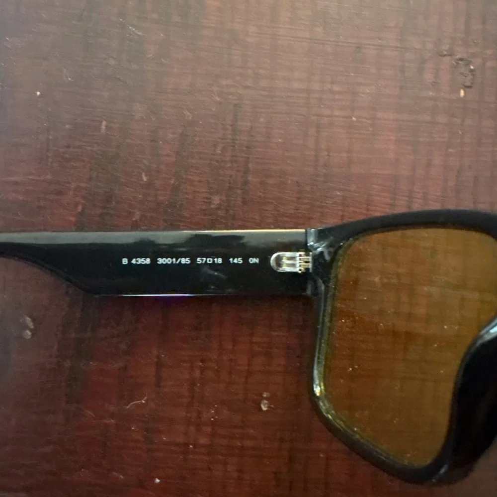 Burberry sleek sunglasses